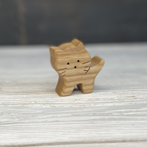 Небольшие фигурки из дерева Котёнок из клёна
